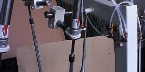 <p style="text-align: center;"><span style="color: #267fb0;">Macchine Speciali per l'Automazione industriale</span></p> 11 incollaggio sedie carbonio